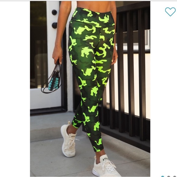 Free People Movement Tide Is High Green Neon Camo 7/8 Activewear LeggingSize S-M - Picture 2 of 15